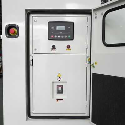 550kW 688KVA น้ําเย็น ซุปเปอร์ดีเซล เครื่องกําเนิดเงียบ 50/60HZ เครื่องกําเนิดพกพาแบบเดียว/สามเฟส DCEC Cummin