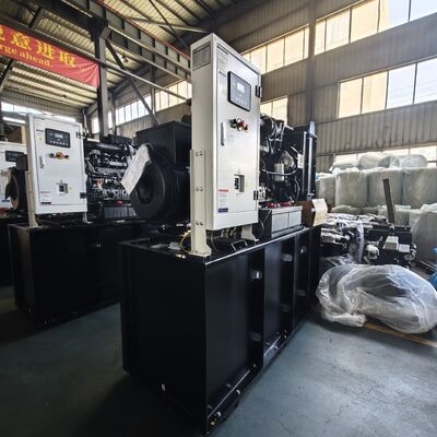 โรงงานแบบพกพา 280kW 350KVA ใช้ในบ้านขนาดเล็กเครื่องกำเนิดไฟฟ้า 3 เฟส 3 เฟส Super Silent เครื่องกำเนิดไฟฟ้าดีเซลชุด Cumm